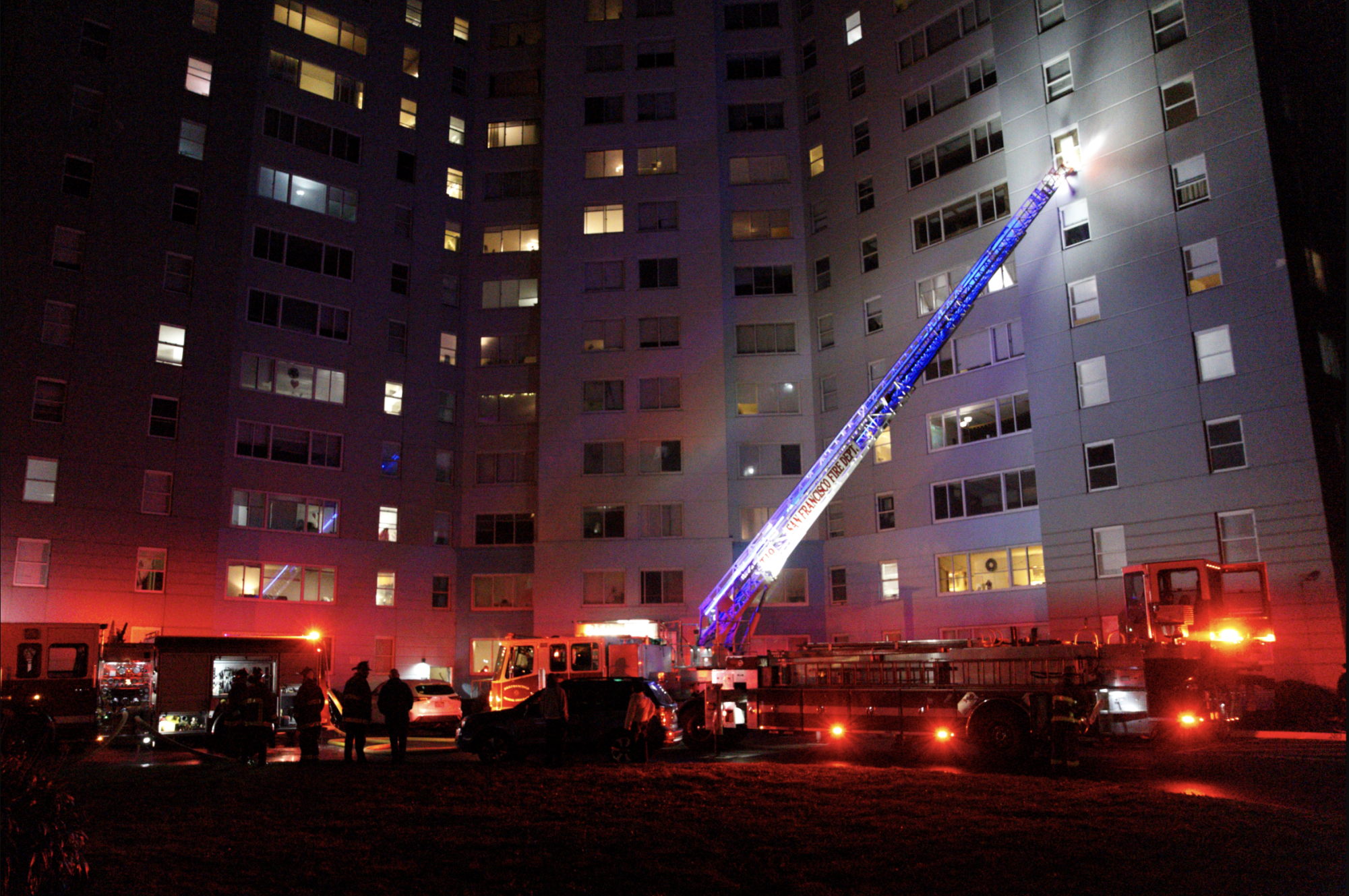 San Francisco Police Department and Fire Department respond to a fire on the sixth floor of 350 Arballo Dr. at Parkmerced on the night of Thursday, Dec. 12, 2024. (Dan Hernandez / Golden Gate Xpress)